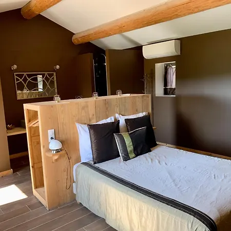 Holiday home Mas Des Terres Rouges Vezenobres