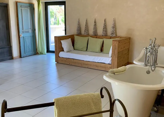 Mas Des Terres Rouges * Vezenobres